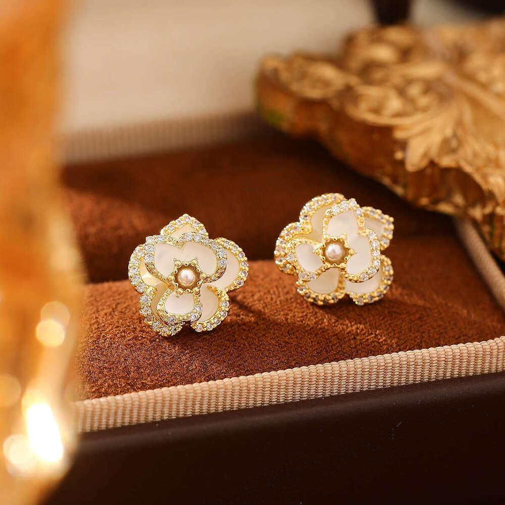 New Camellia Stud Sier Needle Niche Personality Design Earrings Elegant French Style Flower Women's Ear Jewelry