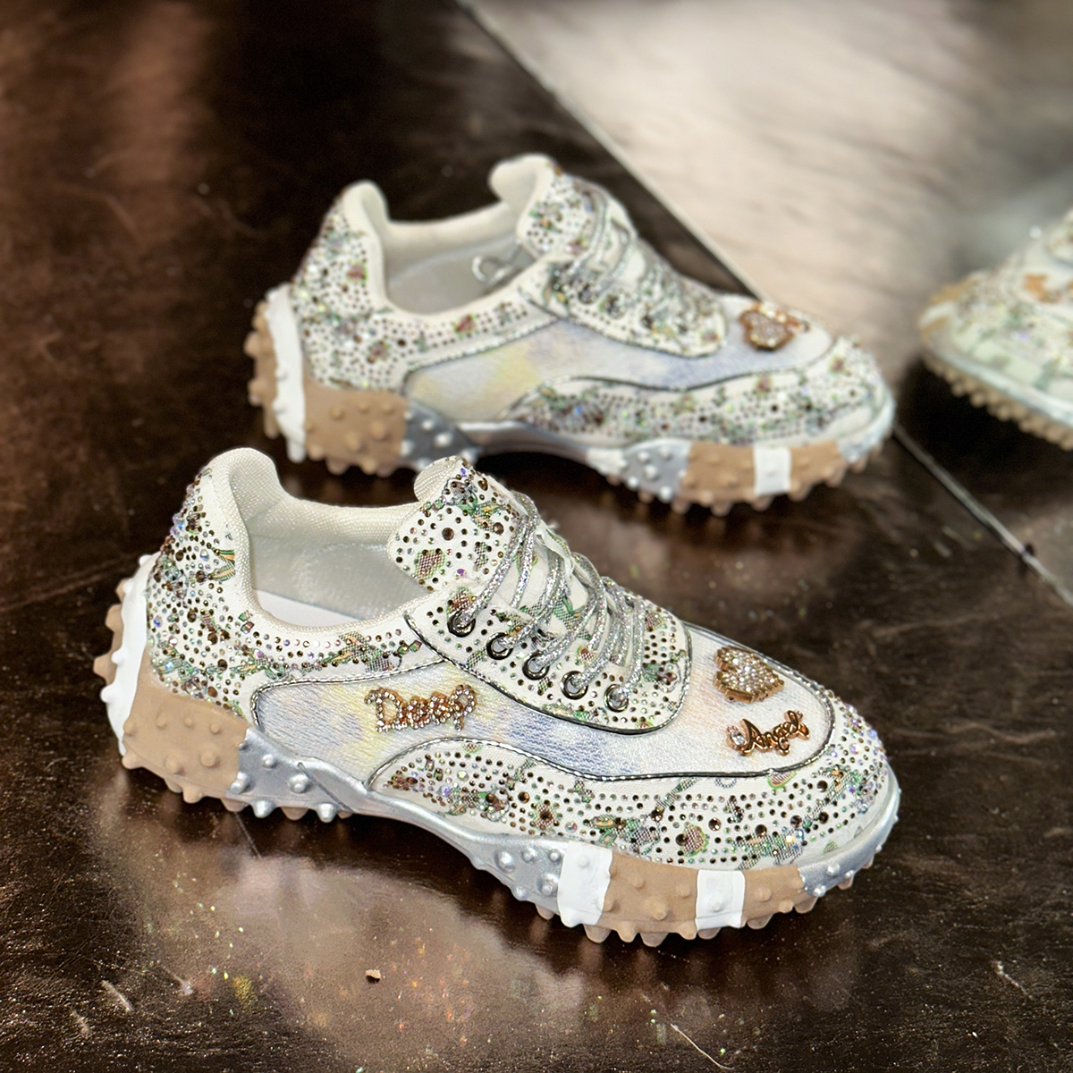 Women's Designer Non Slip Running Shoes Fashion Luxury Crystal Metal Decorated Sports Shoes Comfortable Breathable Casual Wear-resistant Shoes Za