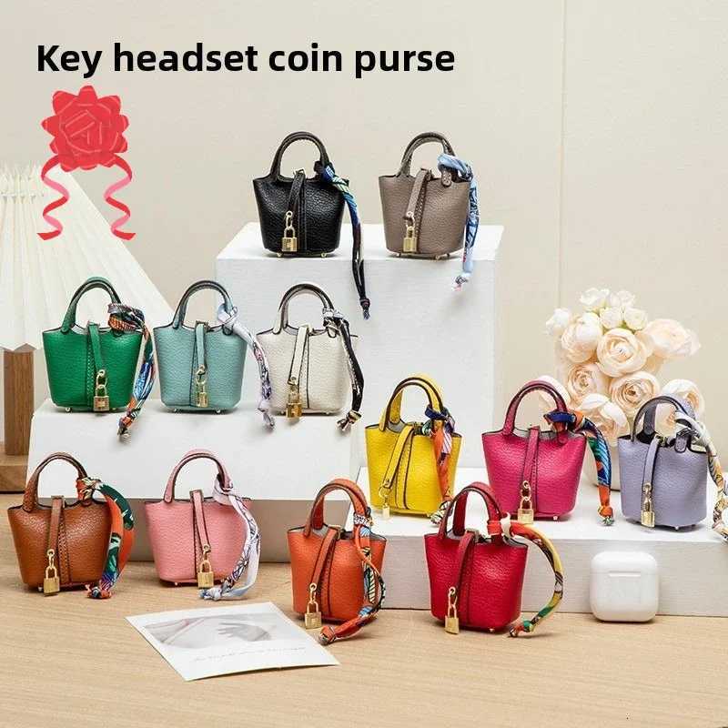 High-end leather mini vegetable basket bag pendant car keychain pendant cute and creative phones coin purse Y250815