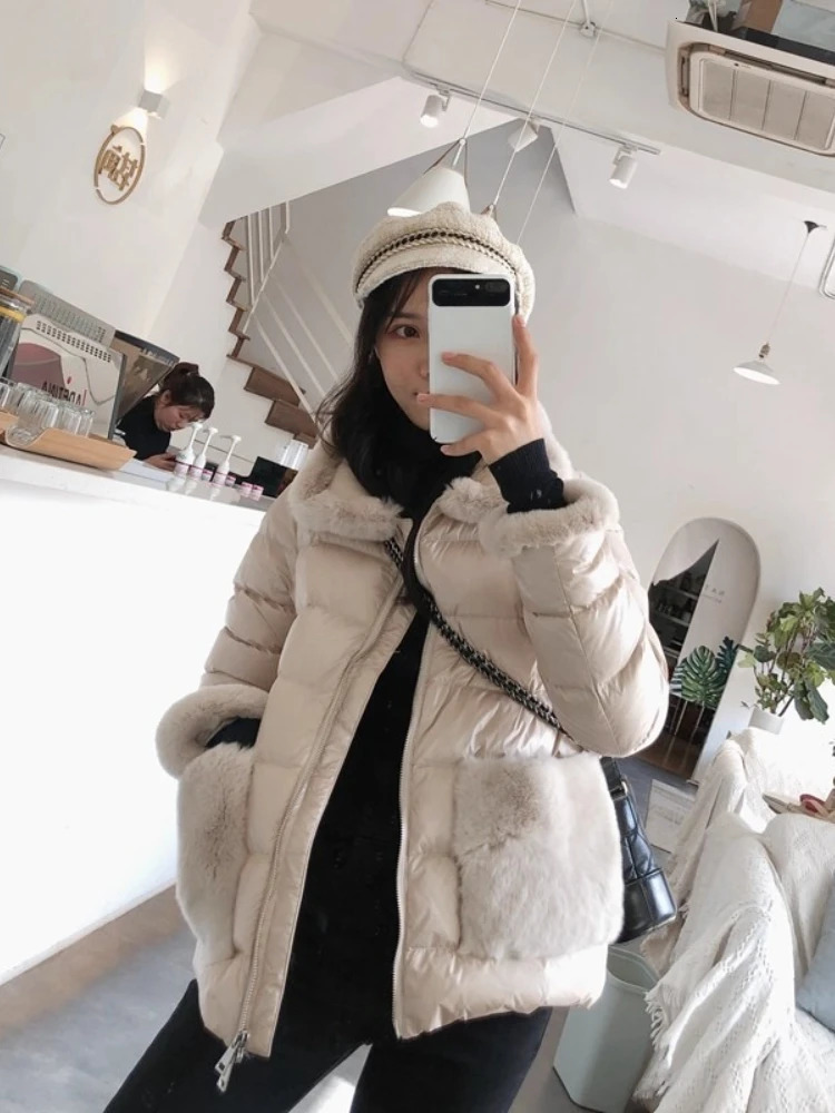 Winter Down Jacket Rabbit Fur Short Puffer Coat Female Stand Collar Pocket Lightweight 90% White Duck Downs Coats 250811