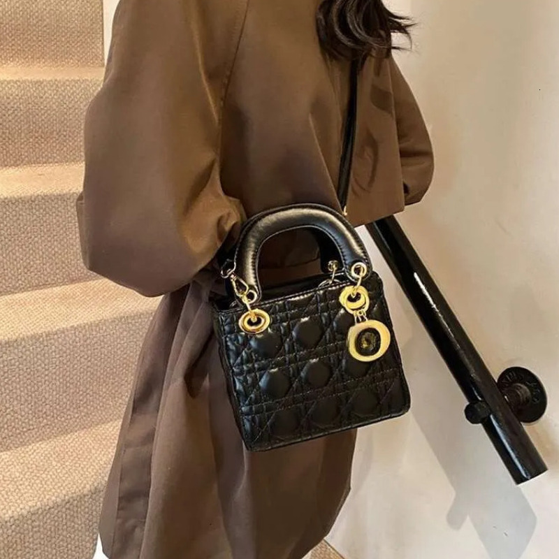 designer rs bag top quality Shoulder Bags Red Patent Leather Bright Surface Handbag Design Sense Wedding Bag Women's Fashion All-matching Crossbody