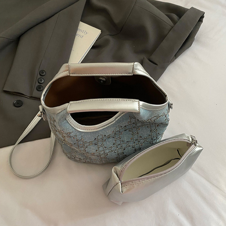 Fashionable Women's Versatile Hot Diamond Handbag Free Shipping Designer Niche Simple Single Shoulder Crossbody Bag New Korean Bucket Bag Luxury 