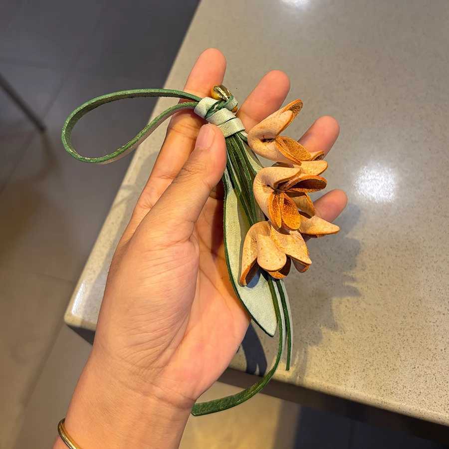 Genuine Leather Flower Shaped Bag Charm Cowhide Rope Womens Tulip Bag Pendant Car Keychain Hand Rope Accessories Y250815