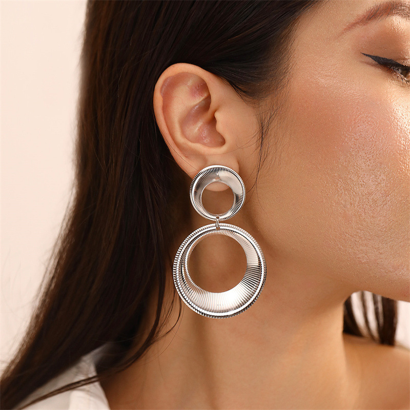 Elegant European & American-Inspired Striped Double-Stud Earring Accessory