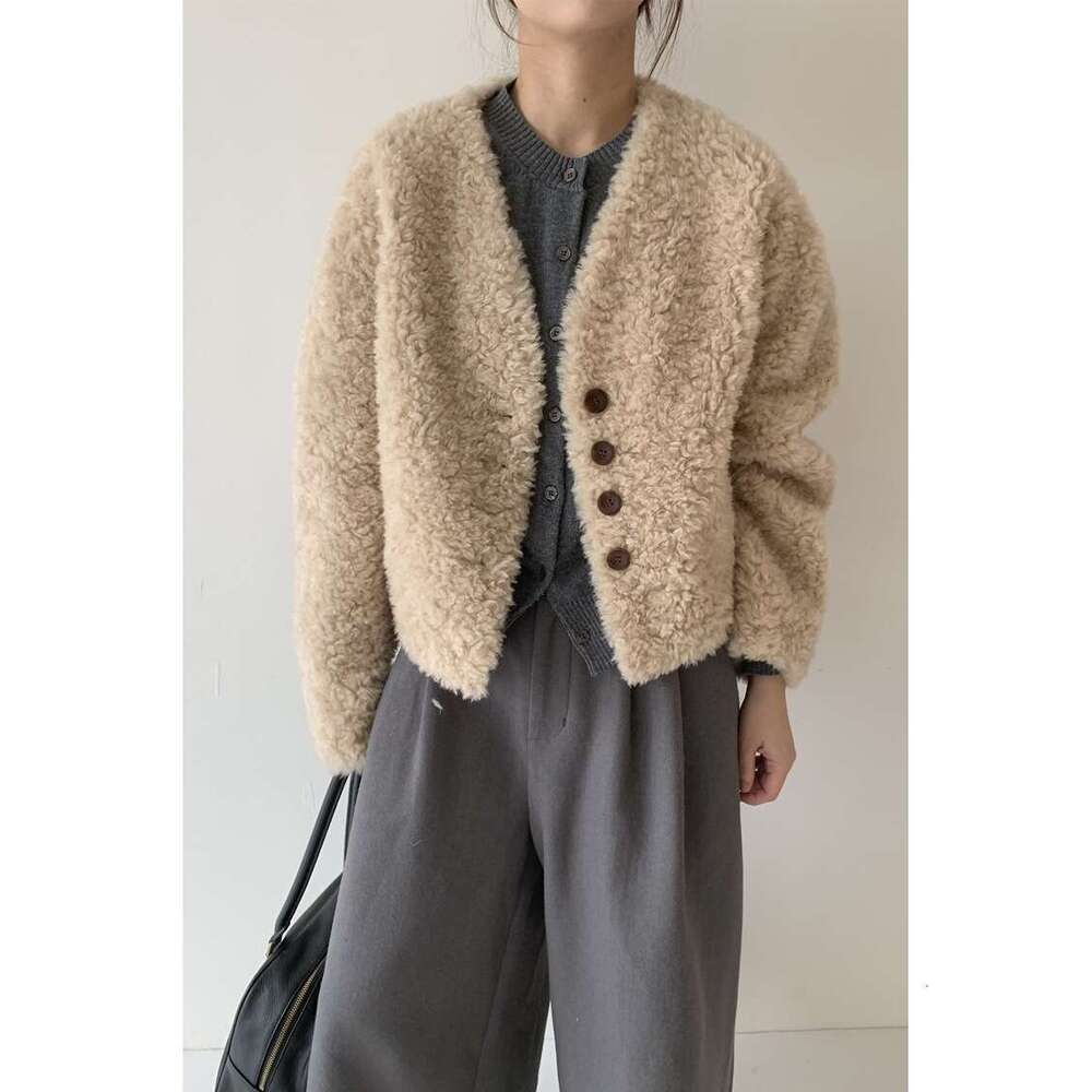 Sheep lamb wool Korean version 2025 winter new sheep shearing fur integrated fur jacket women's v-neck short
