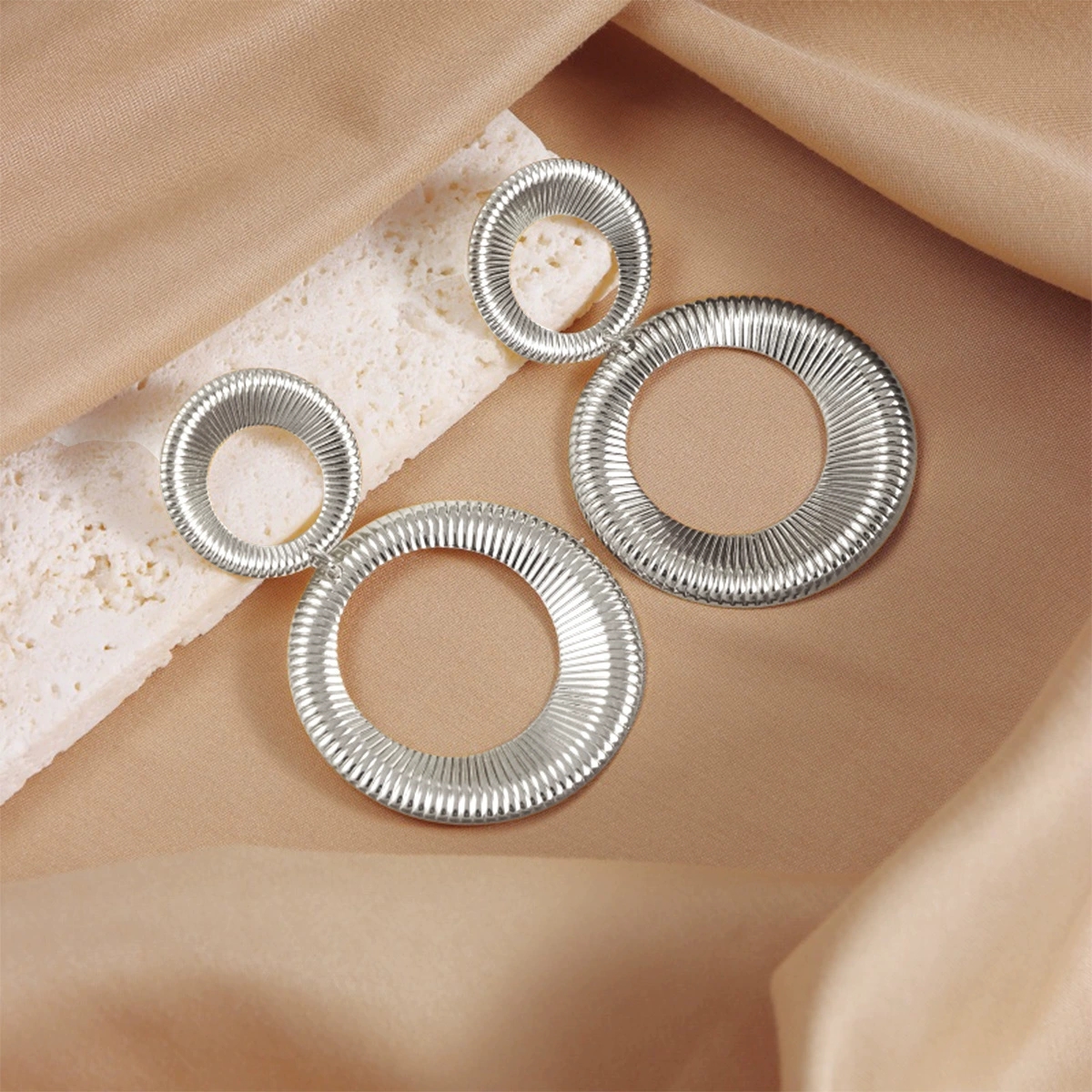 Elegant European & American-Inspired Striped Double-Stud Earring Accessory