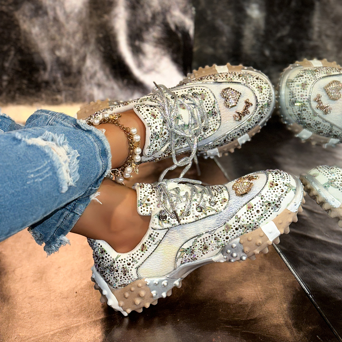 Women's Luxury Sports Shoes Crystal metal decoration Flat Shoes Lace up Water Diamond Fashion Designer Casual Shoes Zapatos Mujer Shiny outdoor w