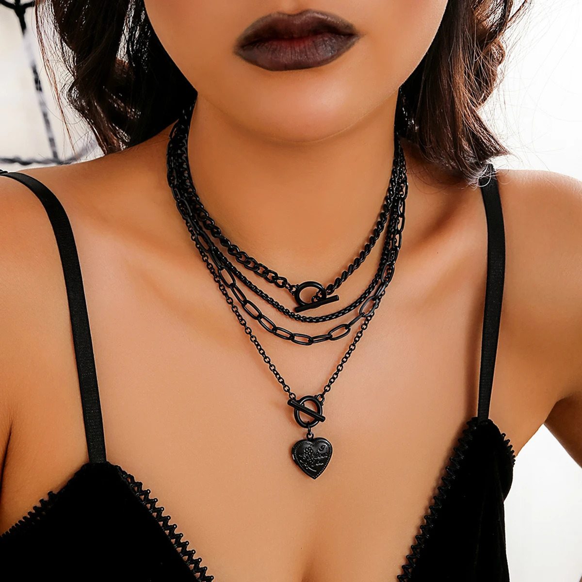 Salircon Punk Black Spray Paint Multi layered Chain Choker Fashion Star Heart Shaped Pendant Necklace Womens Aesthetic Jewelry 250811
