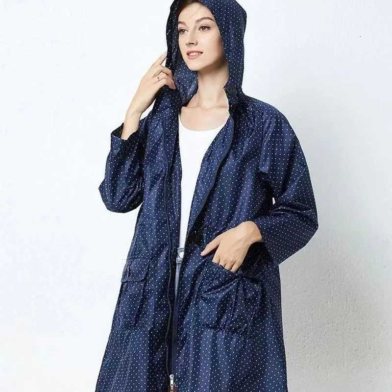 Fashion Lightweight Women Breathable Raincoat Outdoor Portable Men Rain Coat Ponch For Rain Hiking Waterproof Biker Rainwear Y250814