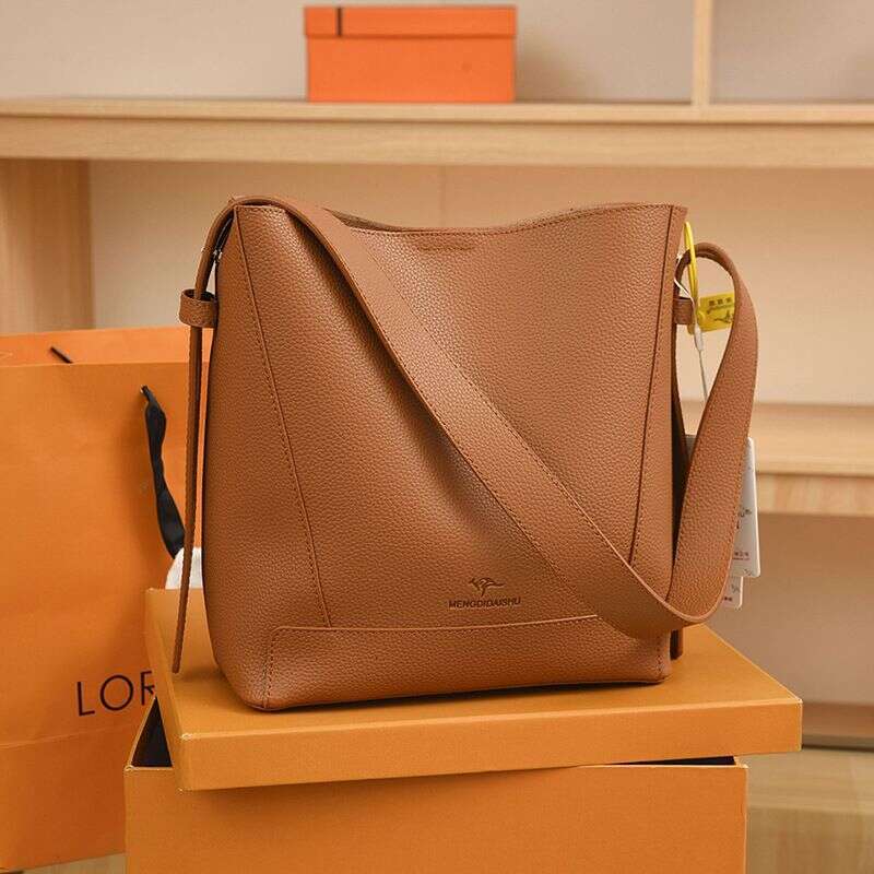 2023 New Women's Popular Bucket Korean Version INS High Capacity Tote Street One Shoulder Diagonal Straddle Bag