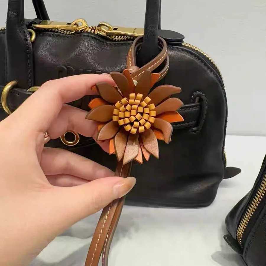 Sunflower Flower Bag Charm For Womens Bag High-end Fashion Exquisite Workmanship Bag Decoration Bag Accessories 2025 New Y250815