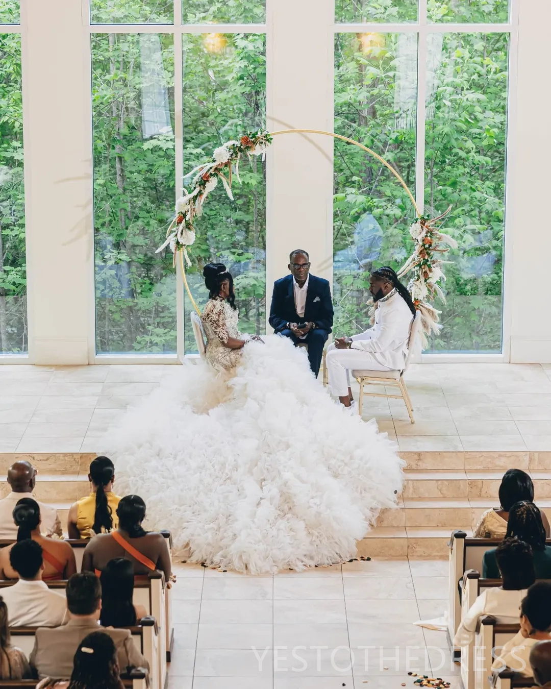 Arabic Aso Ebi Plus Size Ivory Wedding Dress 2025 Appliques Beaded Crystals Pearls Tiers Luxurious Bridal Gowns Dresses Side Split D584