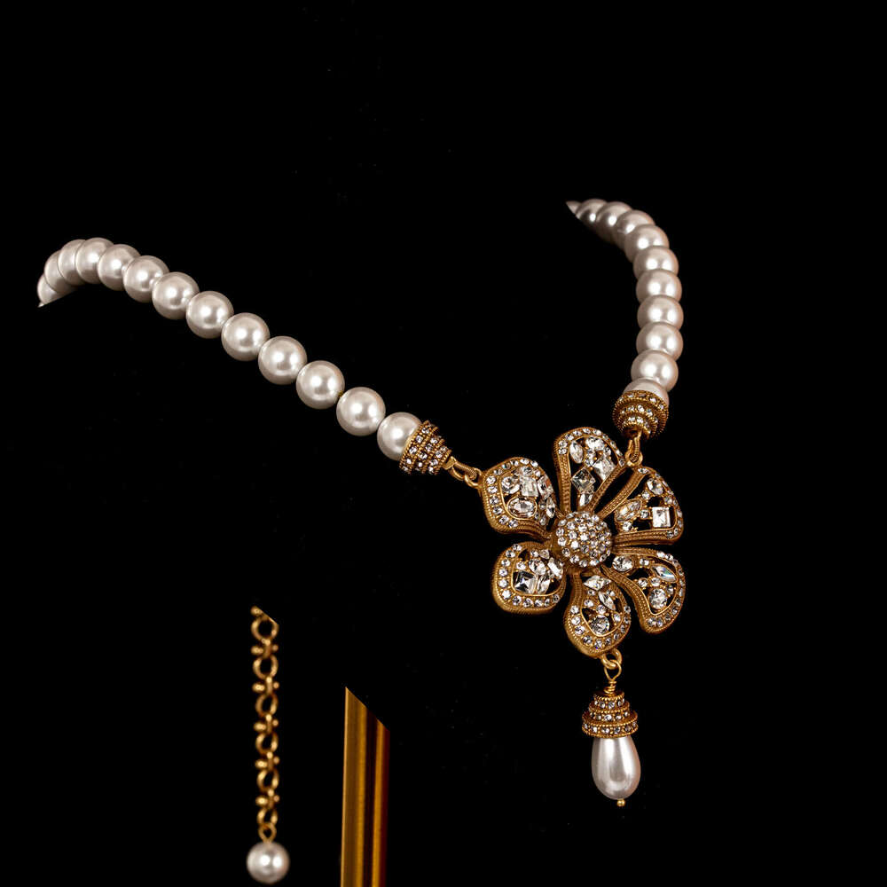 Wind Pearl Chain Inlaid Zirconium Gold Six-Petal Flower Necklace Fashionable Light High-End Elegant Exquisite Women's Jewelry