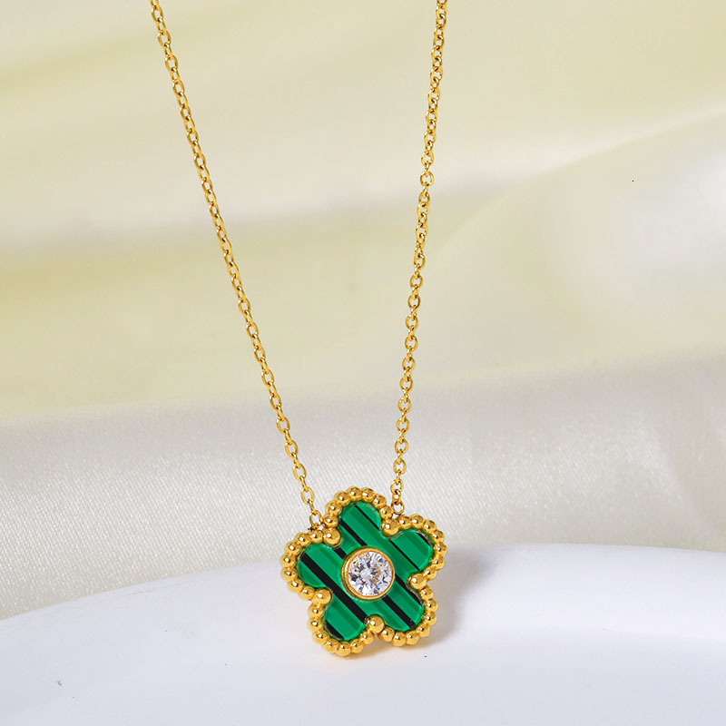 Trace Red Flower Necklace for Women, Light Niche Design, Autumn and Winter Collarbone Chain, Titanium Steel Non-Fading Neck Chain Accessory Jewelry fo