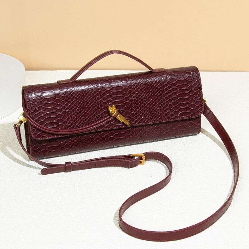 Snake Skin Pattern Hand Woven Bag, Fashionable And High-End, Evening Party Baguette Single Shoulder Women's Bag