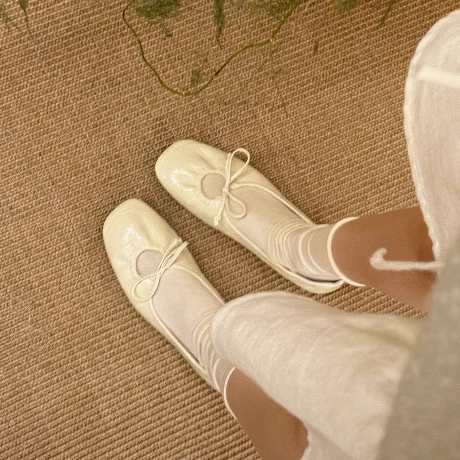 Designer 2025 new hollow bow soft leather flat shoes