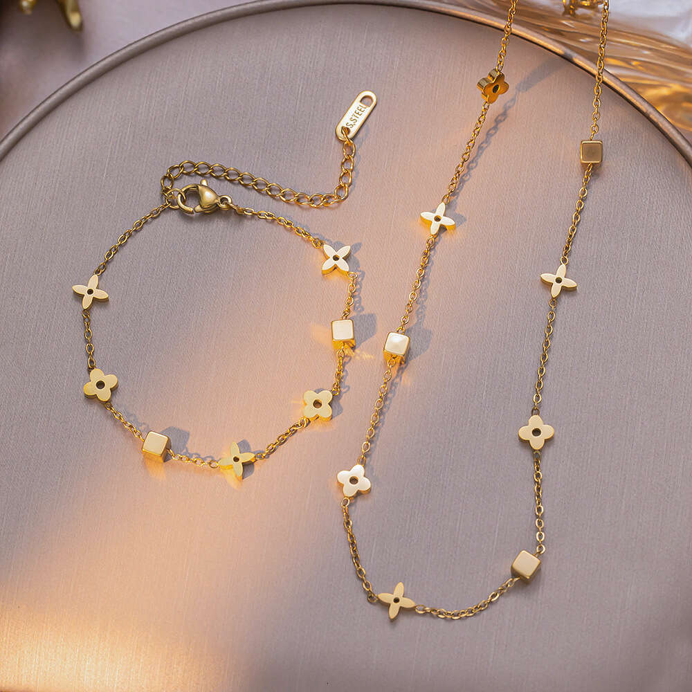 High-End Geometric Small Square Flower Titanium Steel Necklace for Women Fashion Internet Celebrity Four-Leaf Clover Clavicle Chain Set