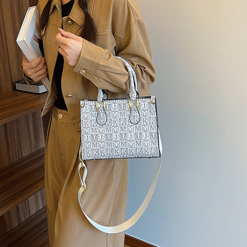 hot Free Shipping designer Shoulder Bags for woman outdoor handbag versatile and fashionable tote bag