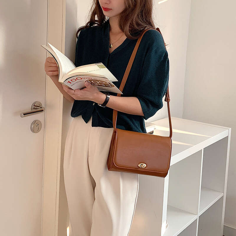 2025 Korean Bags Designer Women Style Commuter Flip Small Square Soft Leather Simple Fashion Shoulder Crossbody Bag for Women with High-end Feel