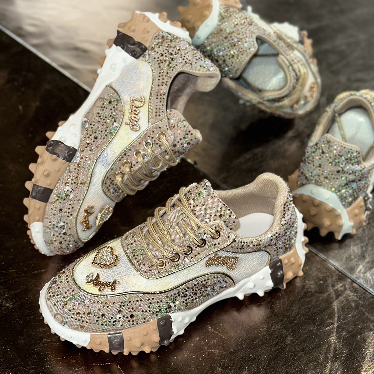 Women's Designer Non Slip Running Shoes Fashion Luxury Crystal Metal Decorated Sports Shoes Comfortable Breathable Casual Wear-resistant Shoes Za