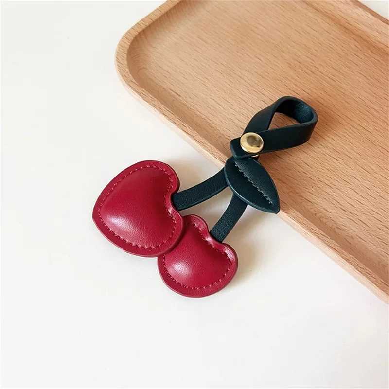 Keychain ry Pendant Creative Bag Wen Schoolbag Leather Bag Charm Accessories Vintage Versatile Bag Keychain Y250815
