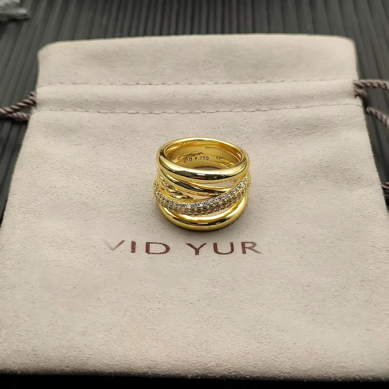 2025 New 925 Sterling Silver Christmas New Jewelry Retro Couple Trend Fashion Simple Spiral Design Crystal Ring for Men and Women To Wear