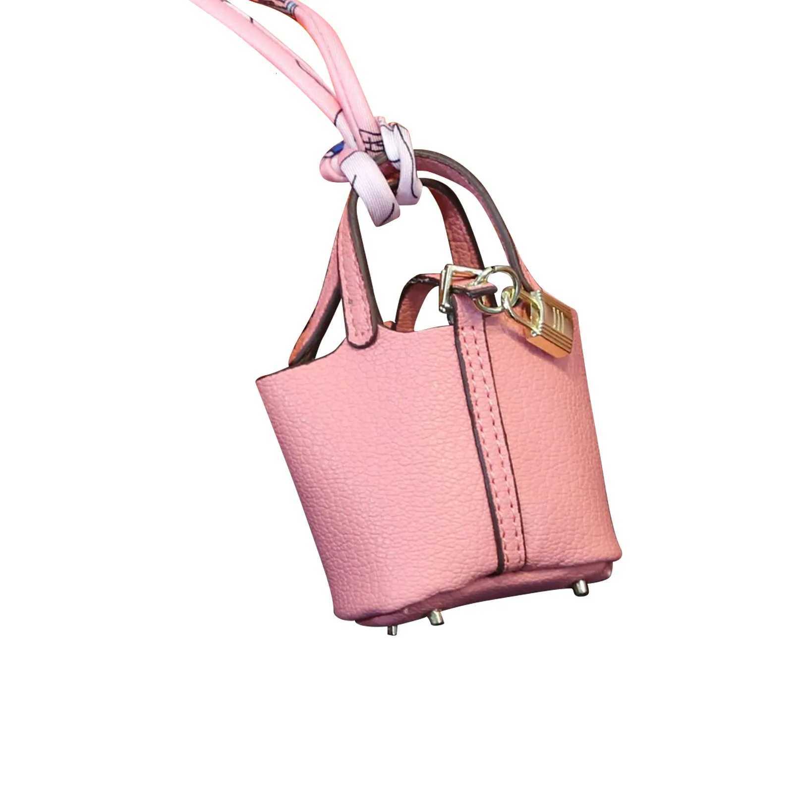 Mini Cute Basket Bag Pendant High-grade Leather Car Keychain Pendant Creative Bluetooth Earphone Bag Small Items Handbag Y250815