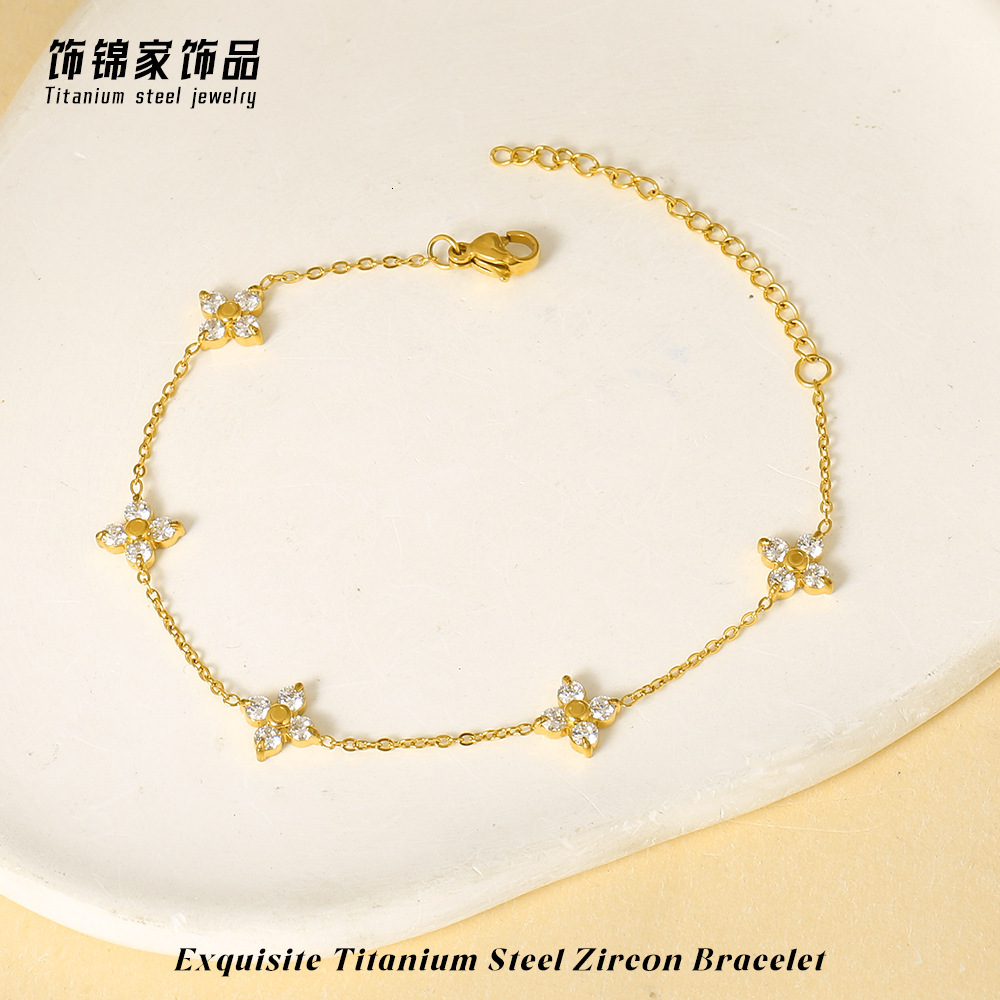 Japanese and Korean Lucky Four-Leaf Clover Star Bracelet for Women, Light Niche Design, High-End Feel, Non-Fading, Stackable Jewelry Jewelry for Women