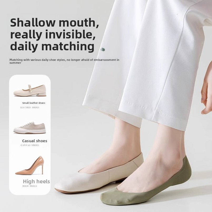 Sponge Pad Ice Silk Boat for Women, Summer Thin Style, Sweat-Absorbent, Breathable, Non-Slip Silicone Invisible Shallow Mouth Women's Socks