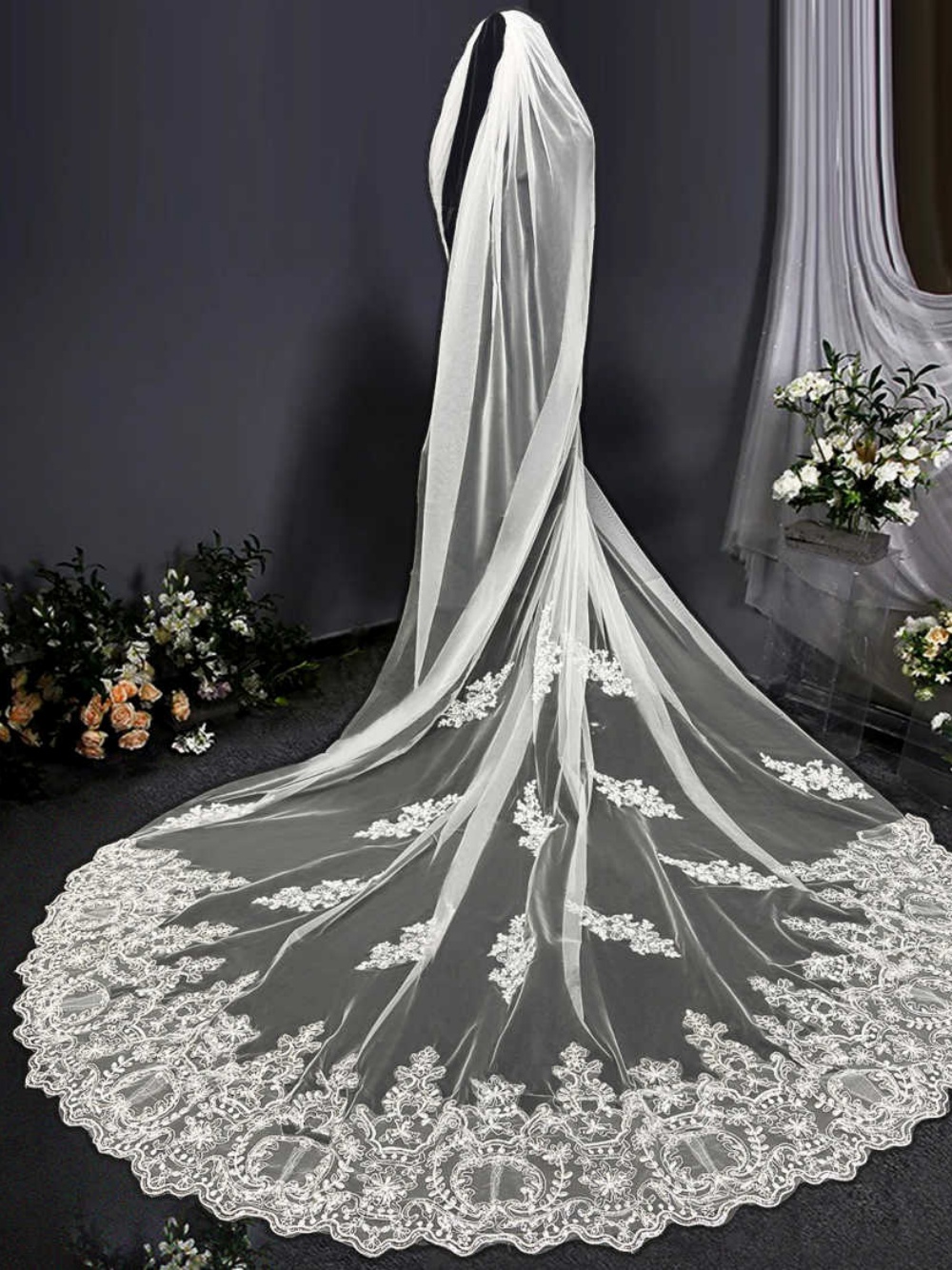 Classic Sequins Wedding Veils Appliques One Layer Cathedral Length Bride Veil With Comb Customized Bridal Accessories