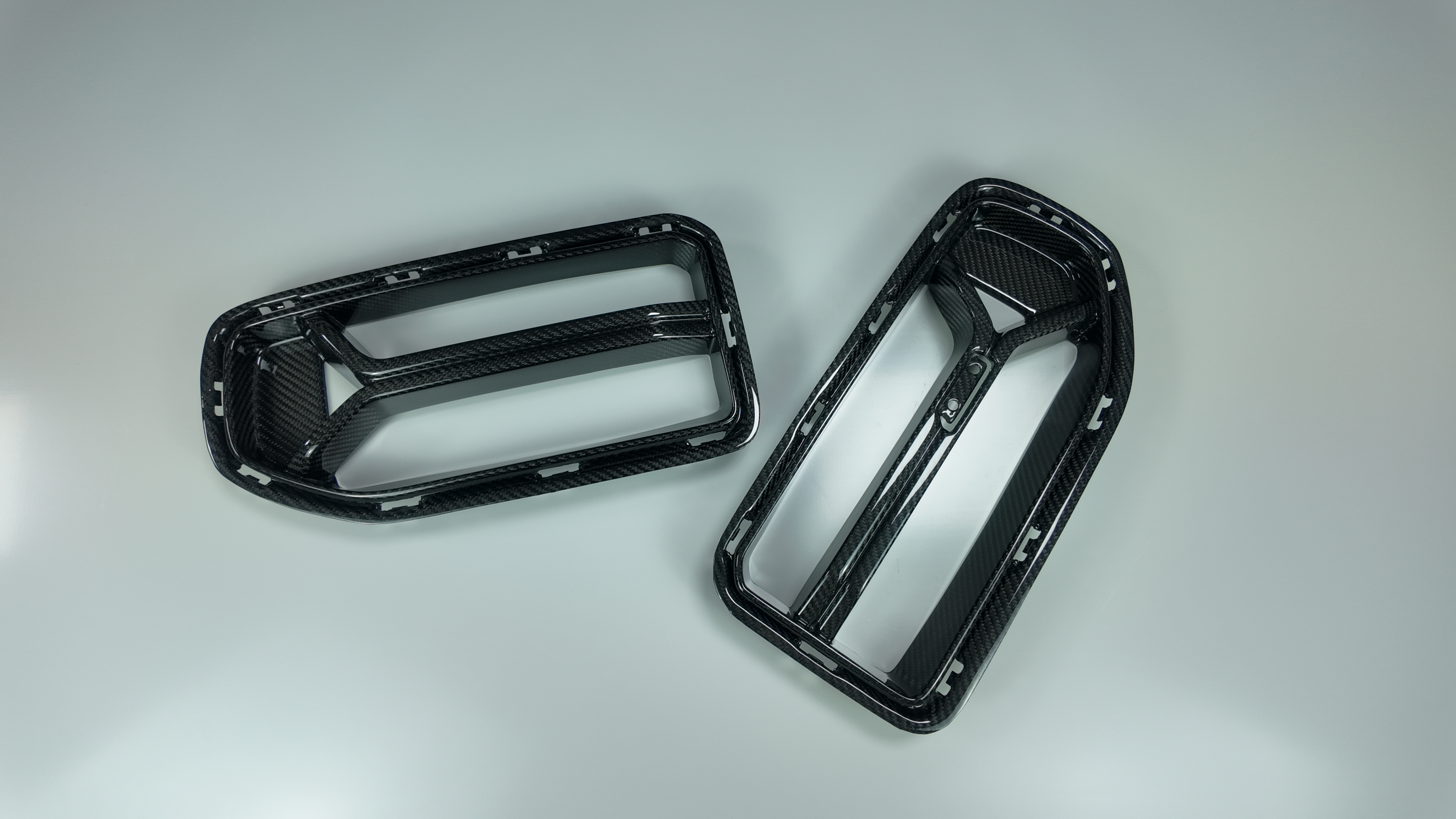 Dry carbon fiber front bumper ventilation hood, CSL style sports racing grille, G87, M2, M2 grill modification High-performance modifications