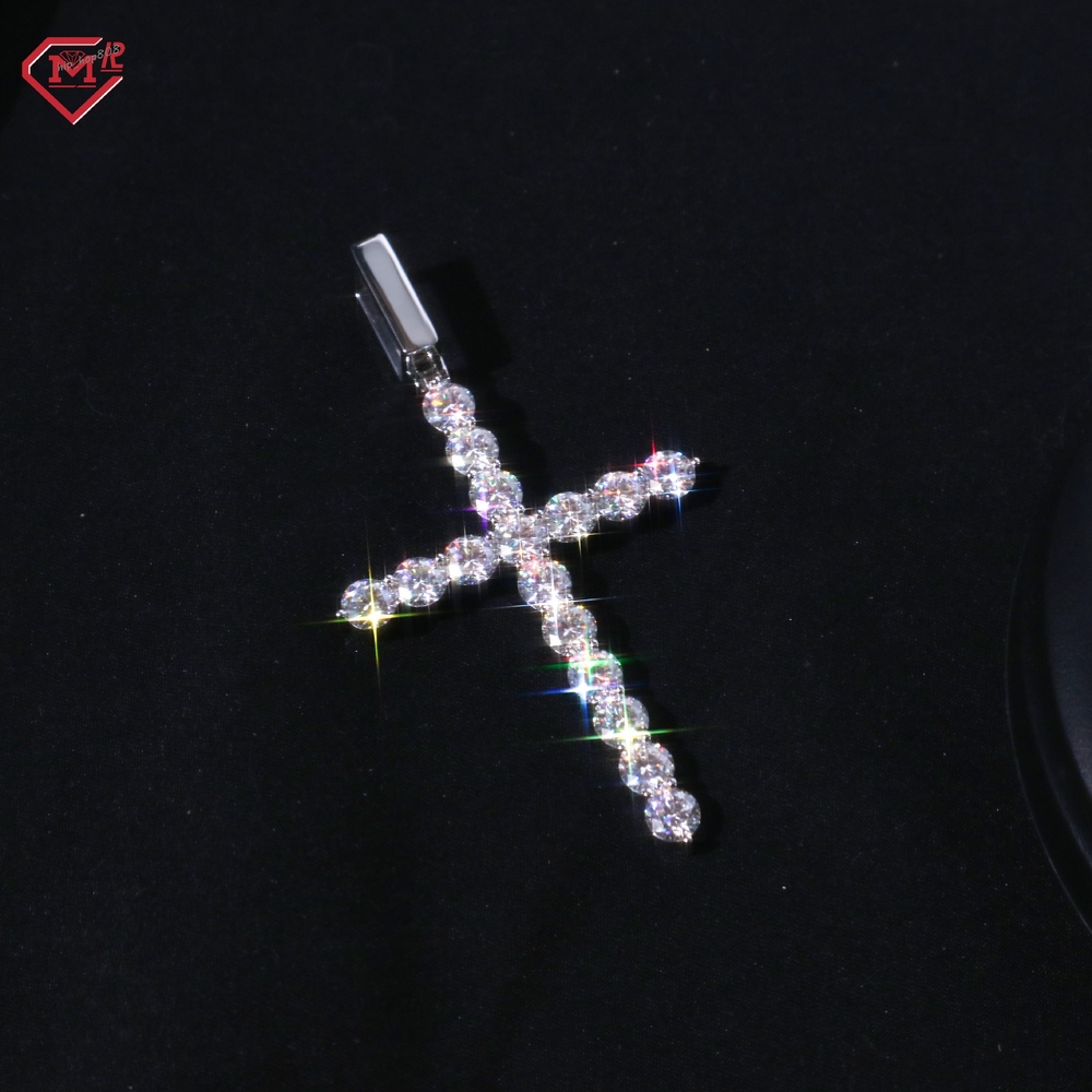 Super Sarkling Moissanite Cross Pendant 925 Silver Hiphop Rappers Custom Moissanite Pendant