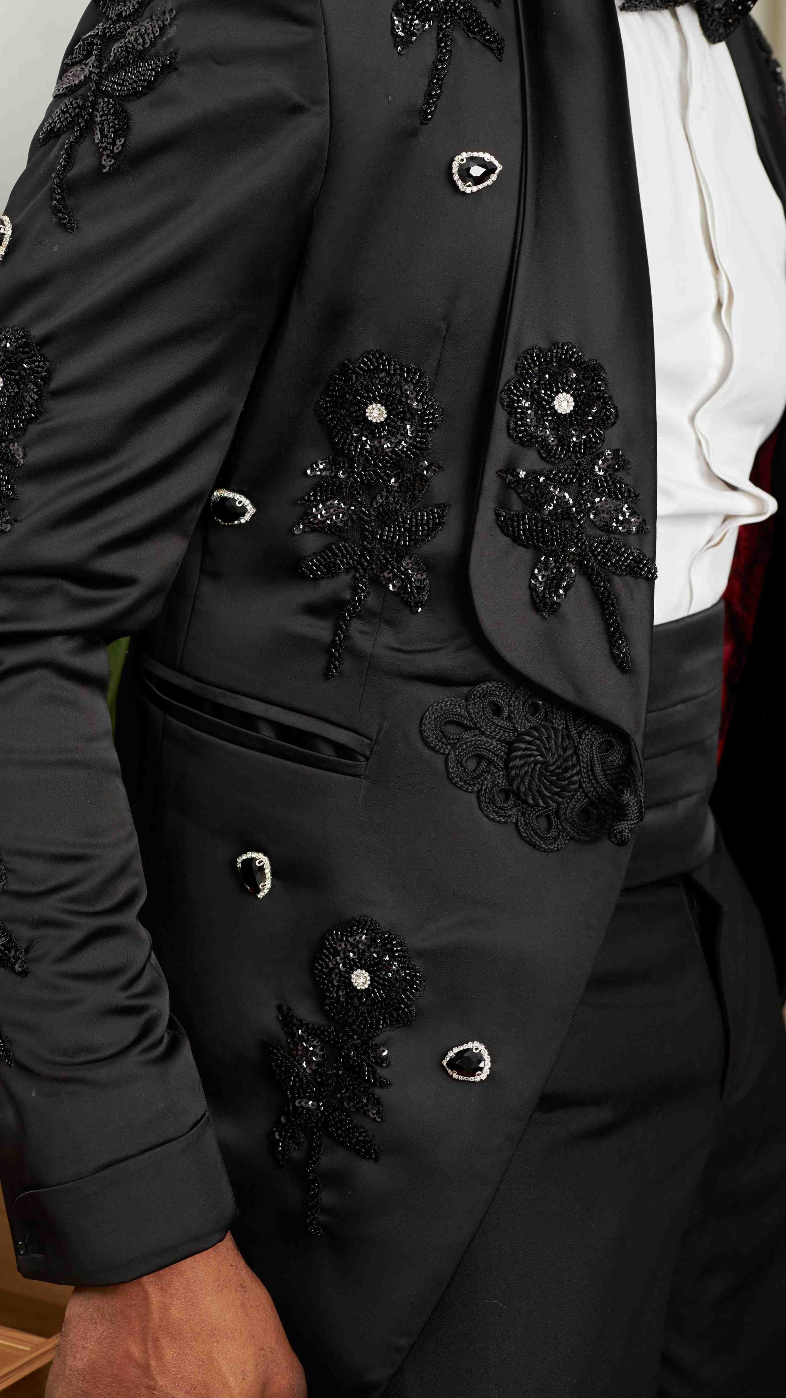 Luxury 2 Pieces Men Suits Customized Shawl Lapel One Button Jacket Tuxedos Crystal Appliques Prom Male Party Blazers