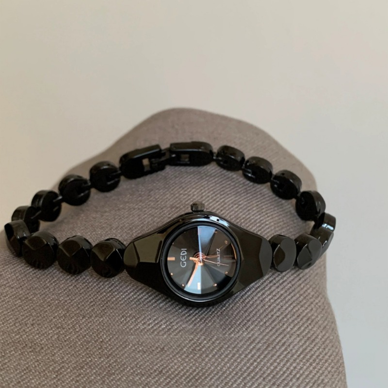 Sophisticated Minimalist Womens Analog Chronograph