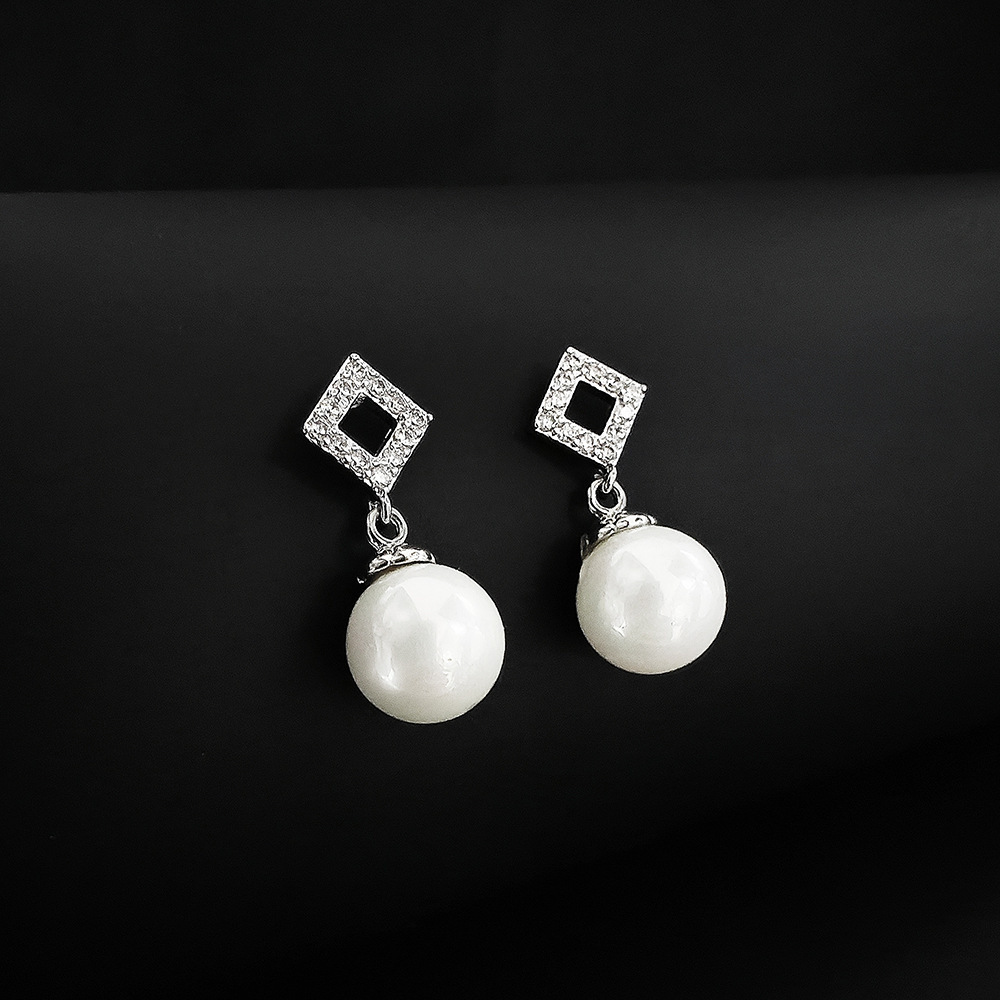 Korean Style Fashion Geometric Elegant Pearl with Rhinestones Trendy Women's Sexy Earrings e8303