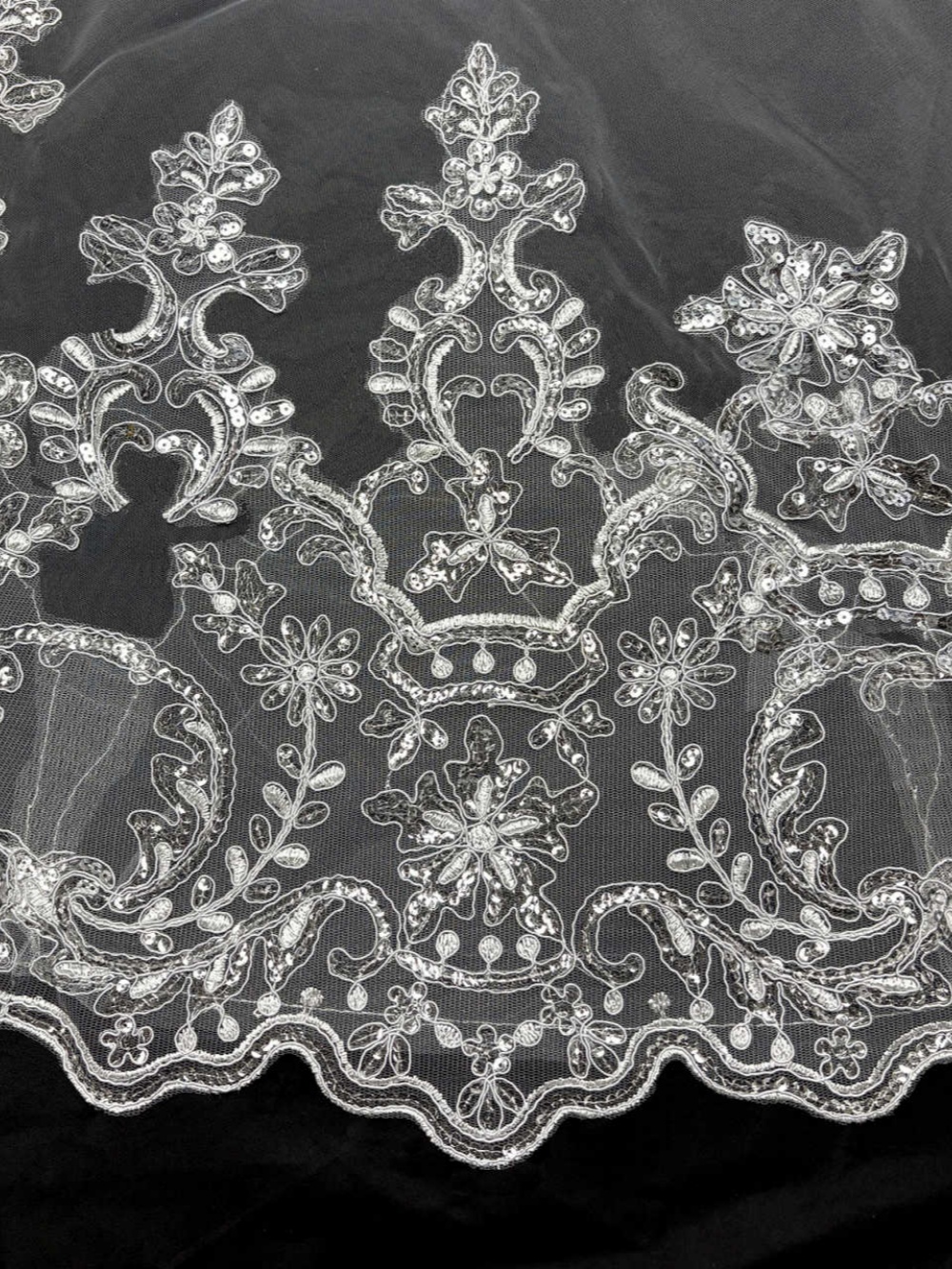 Classic Sequins Wedding Veils Appliques One Layer Cathedral Length Bride Veil With Comb Customized Bridal Accessories