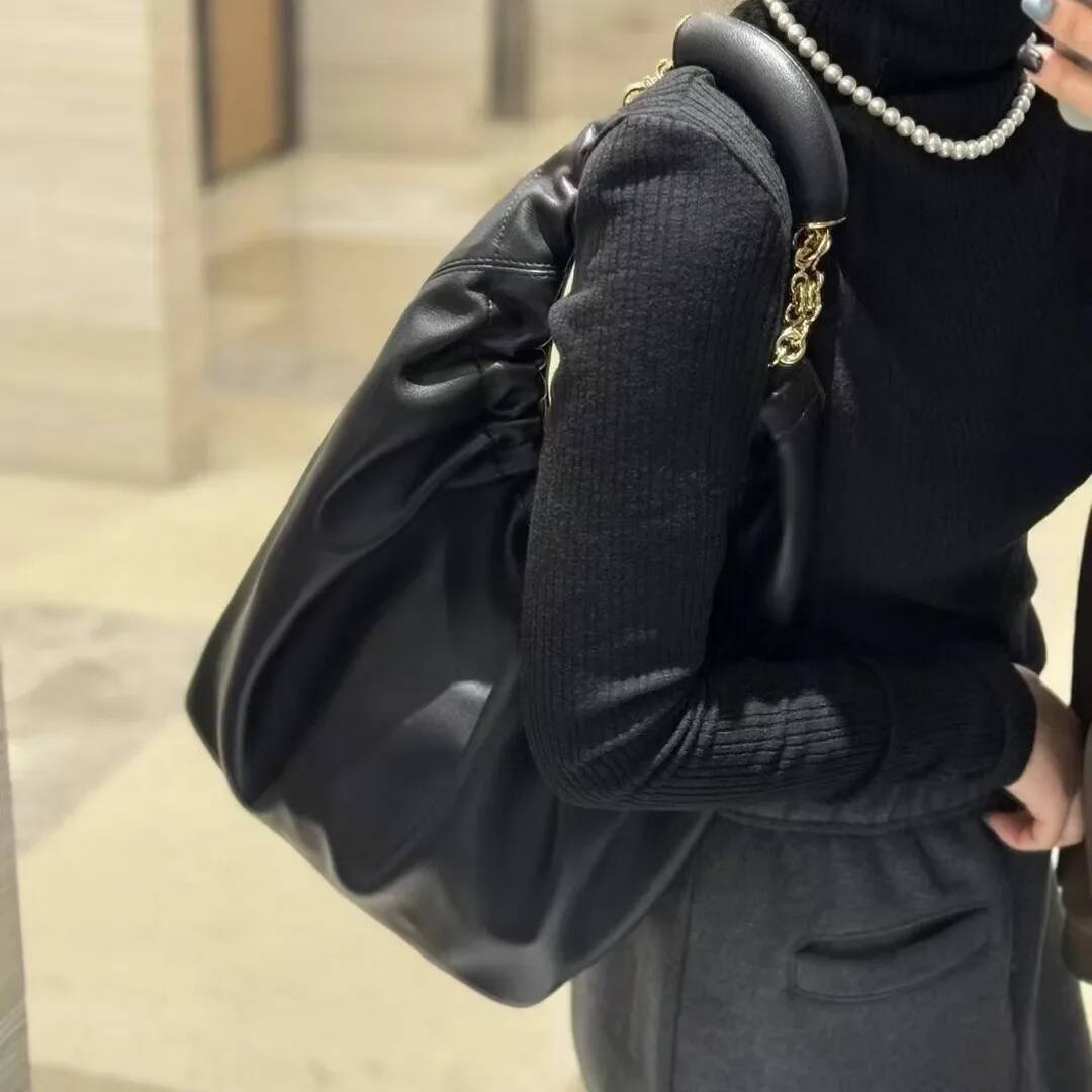 2024 New Squeeze Garbage Soft Cow Leather Elegant Cloud Pattern Single Shoulder Chain Underarm Bag From China Mainland