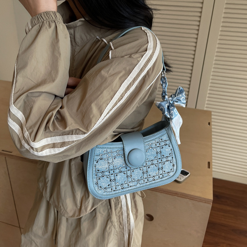 Free Shipping Designer Fashion Luxury Women's Armpit Bag New Hot Item Diamond Inlaid Shoulder Bag Mini Crossbody Bag Casual Makeup Bag