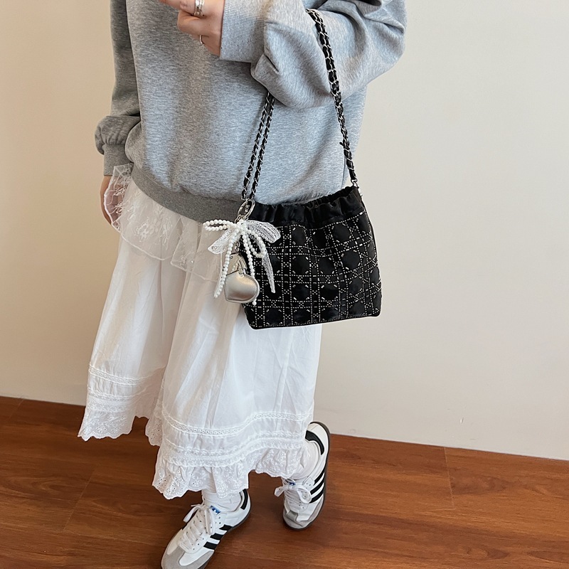 Free Shipping Designer Textured Rhinestone Shoulder Bag Urban Minimalist Women's New Luxury Handbag Casual Crossbody Bucket Bag Fashion Drawstrin