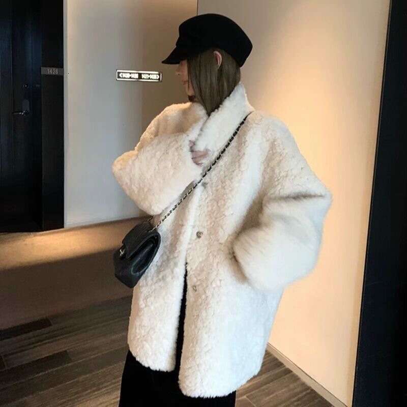 Lazy Mid Length Fur One-piece Coat for Women in Winter, Loose and Environmentally Friendly, Thick Fur Top