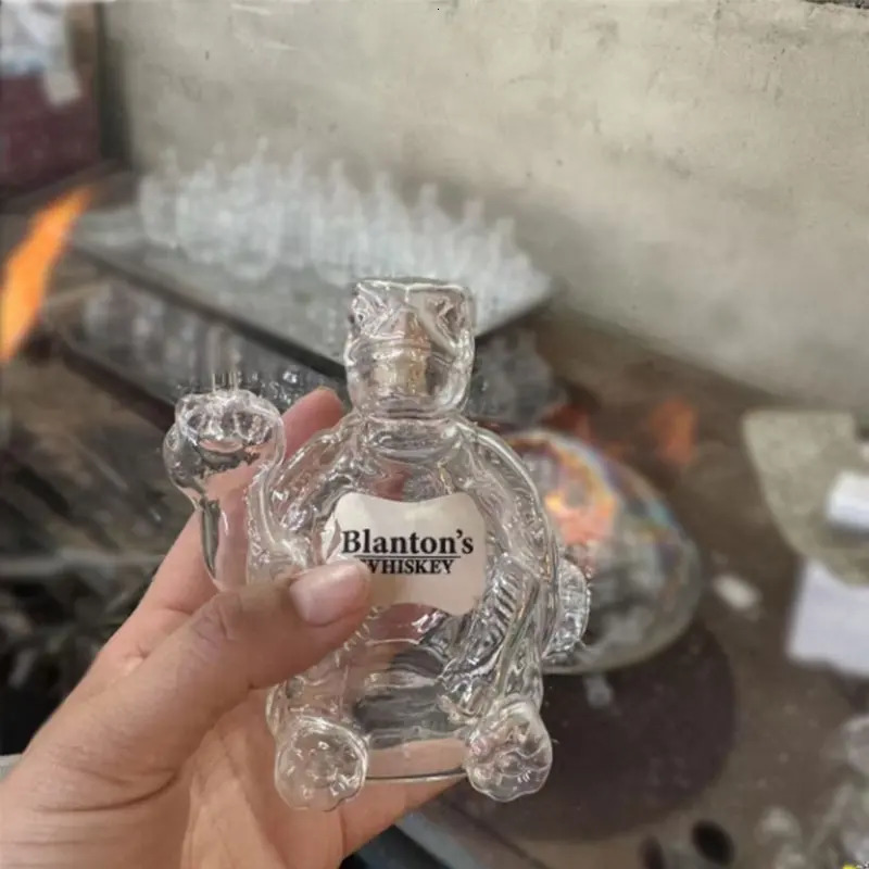 Funny Middle Finger Whiskey Glass Decanter Duck Turtle Dog 10oz Glass Whiskey Wine Bottle Statue Decoration For Bar Office Home 250809