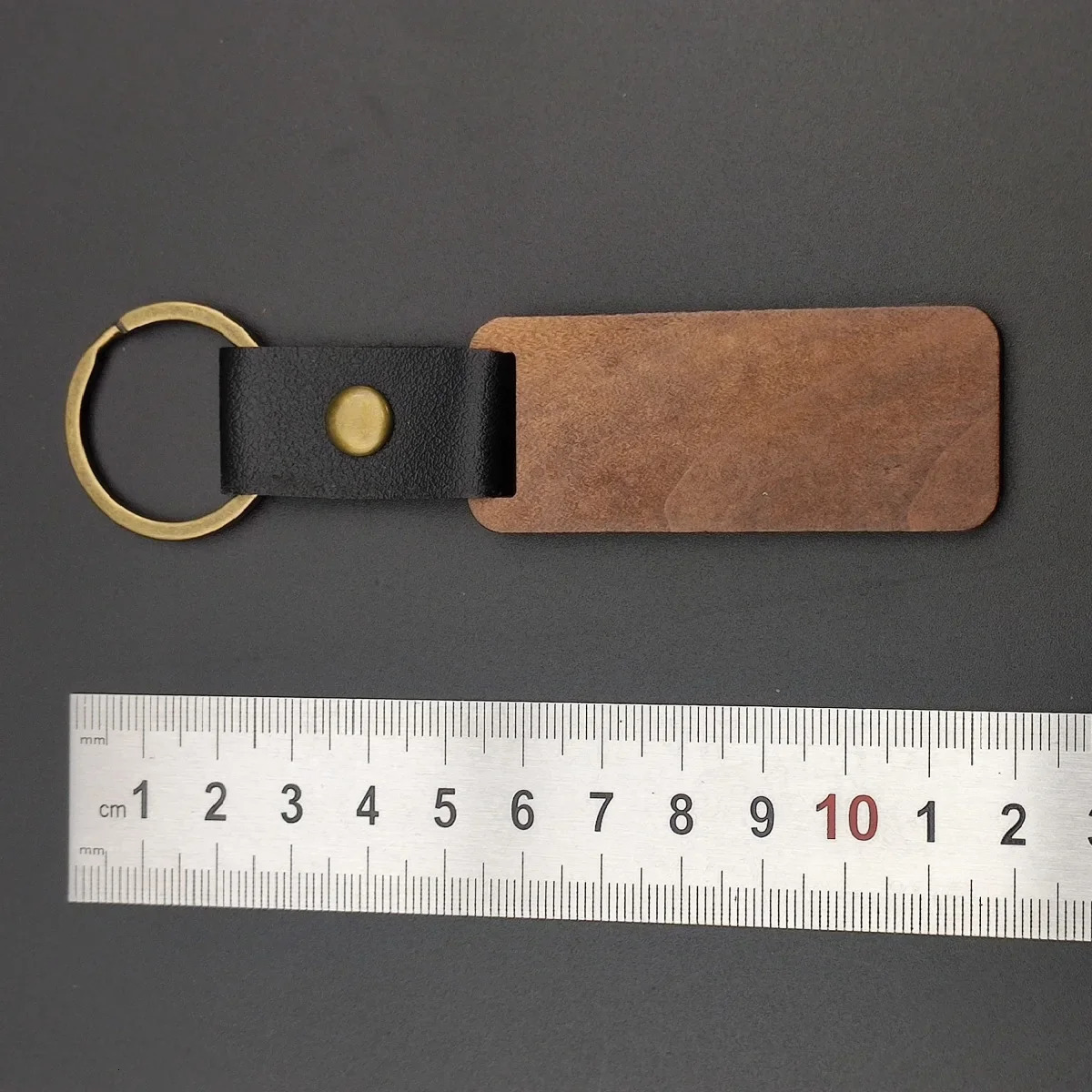 2025 Fashion Engraved Wooden Keychain Car Pendant Customizable Keyring Gift for Friend 250811