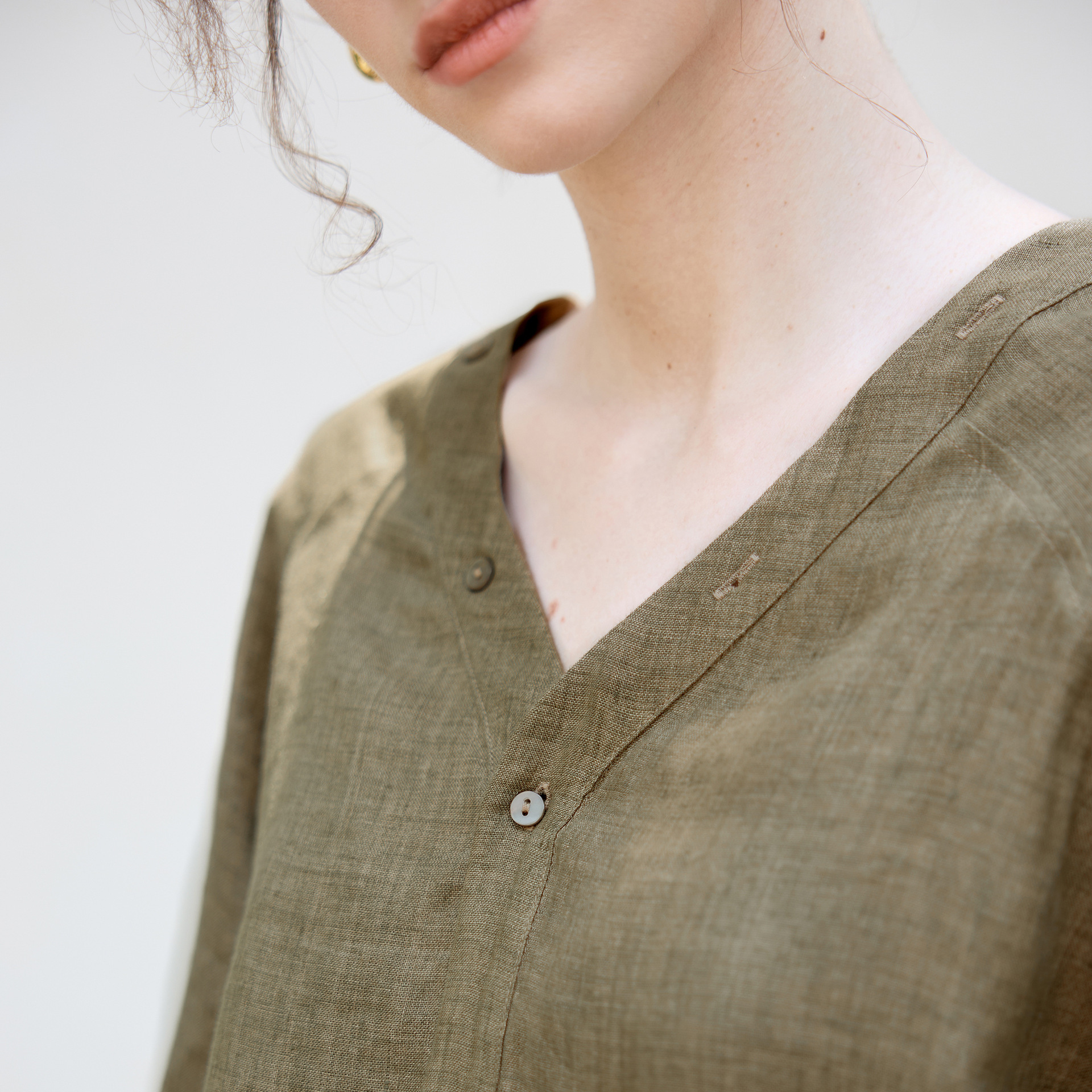 Autumn New Full Linen V-Neck Raglan Long Sleeve with Dyeing Craftsmanship Loose Cocoon Design Style Shirt