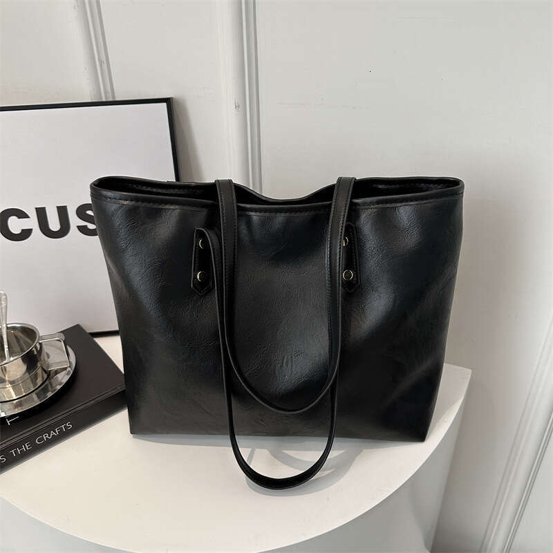 Large Capacity Fashion Tote for Women 2025 New Korean Style Textured Simple Solid Color Designer Luxury Bags Handbag Versatile Commuter Bag