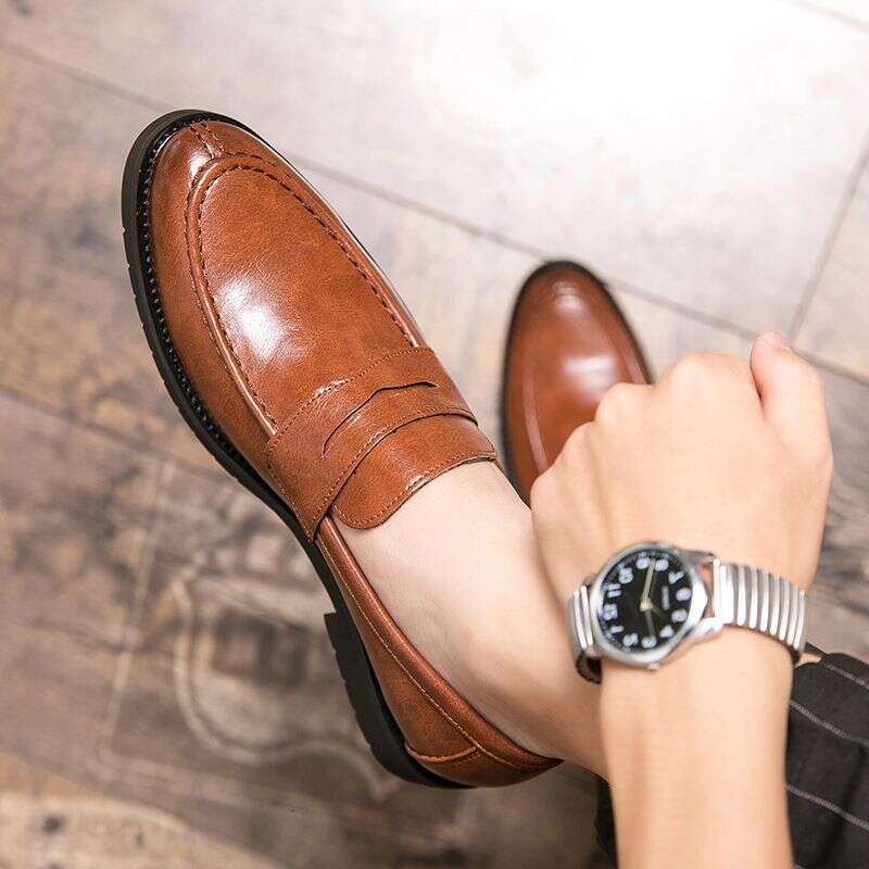 2025 Leather Four Seasons Korean Slip-On British Style Round Toe Loafers Breathable Lazy Casual Men's Shoes Trendy