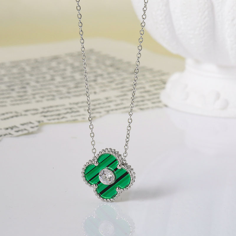 Minimalist Four-Leaf Clover Necklace for Women, Two-Way Wear, Non-Fading, High Version V Gold Craftsmanship, 50cm, High-End Feel Jewelry for Women