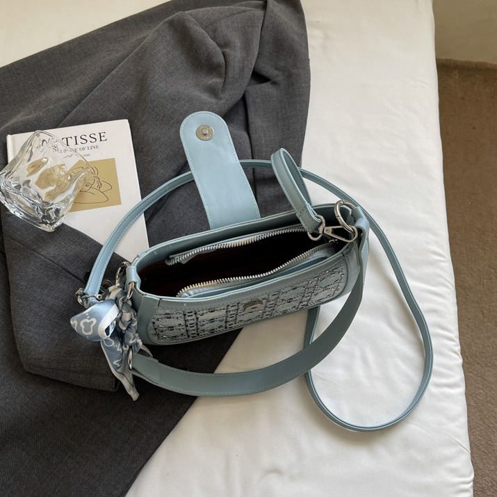 Free Shipping Designer Fashion Luxury Women's Armpit Bag New Hot Item Diamond Inlaid Shoulder Bag Mini Crossbody Bag Casual Makeup Bag