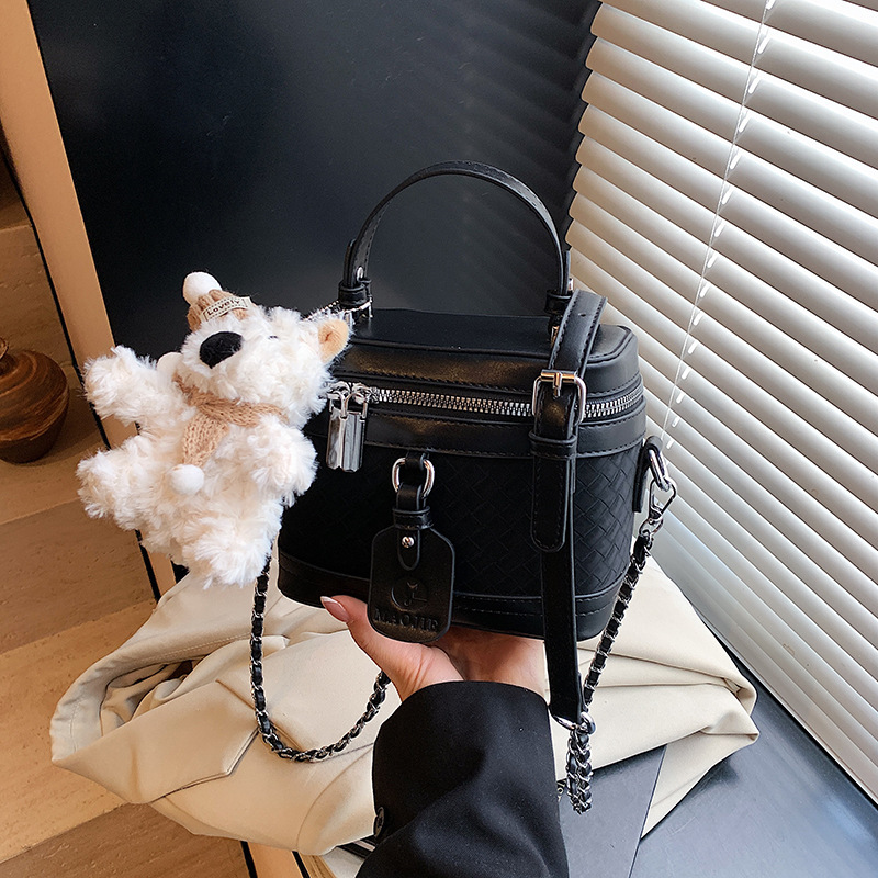 New Women's Handmade Woven Handbag Free Shipping Designer Lightweight Luxury Box Texture Commuting Shoulder Bag Fashion Casual Makeup Bag