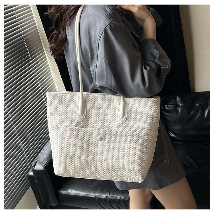 Korean Style Large Capacity Underarm Commuter Women's Bags Designer Women 2025 New Simple Tote Versatile Shoulder Bag