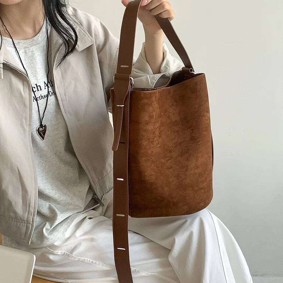 Vintage Faux Suede Bucket Large Capacity Women Shoulder Bags Wide Strap Handbags Trend Autumn And Winter Tote Shopper Bag 20250815